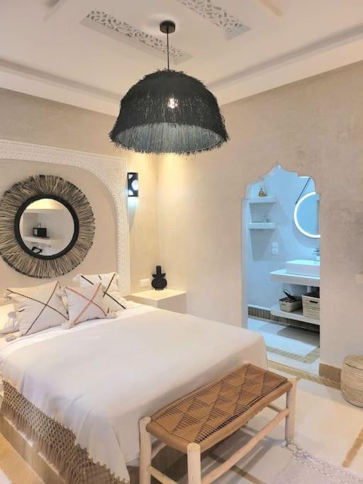 Riad Isahiac Avec Piscine En Exclusivite Marrakesh Extérieur photo