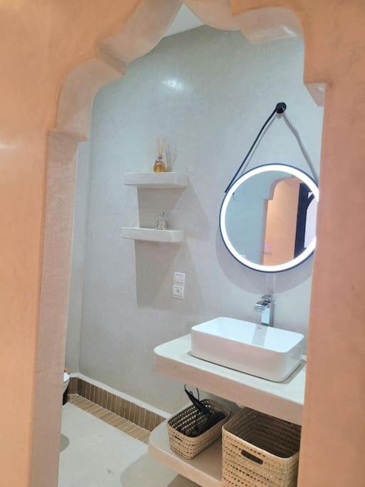 Riad Isahiac Avec Piscine En Exclusivite Marrakesh Extérieur photo