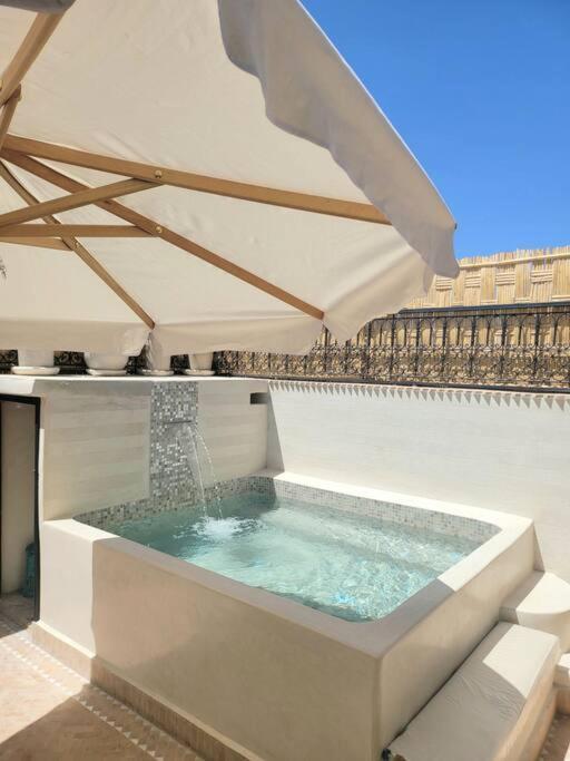 Riad Isahiac Avec Piscine En Exclusivite Marrakesh Extérieur photo