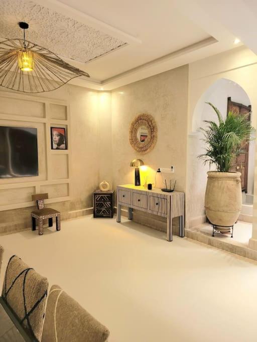 Riad Isahiac Avec Piscine En Exclusivite Marrakesh Extérieur photo